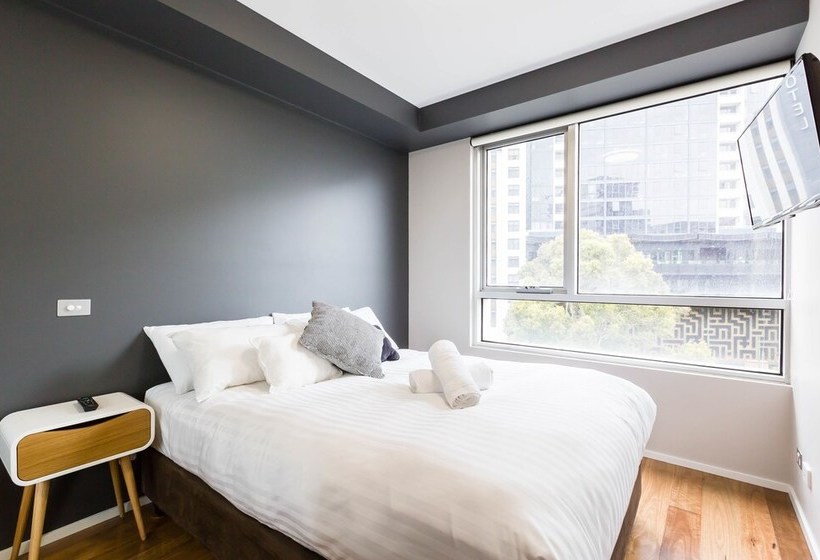 Sandra, 1bdr Carlton Apartment