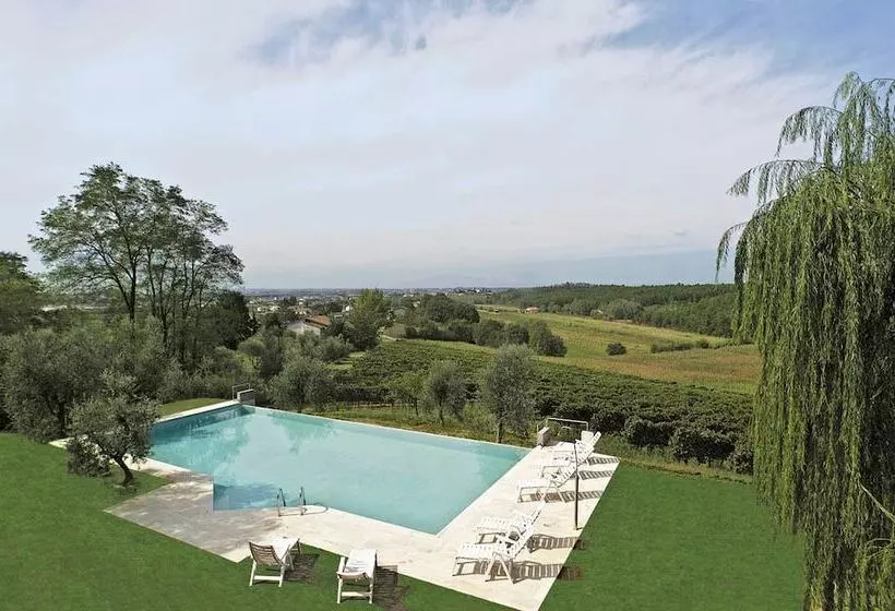 Hotelli Agriturismo Le Due Querce