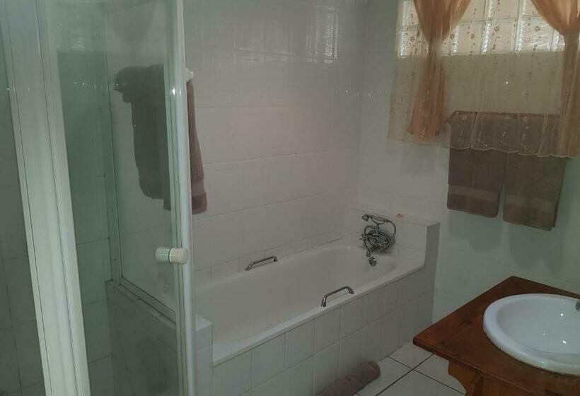 فندق Ingwe Manor Guesthouse