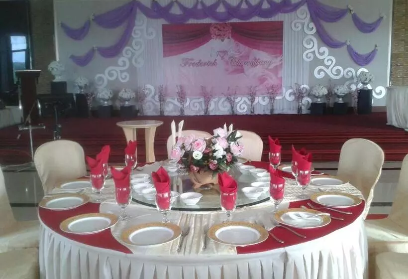 ホテル Seri Simanggang