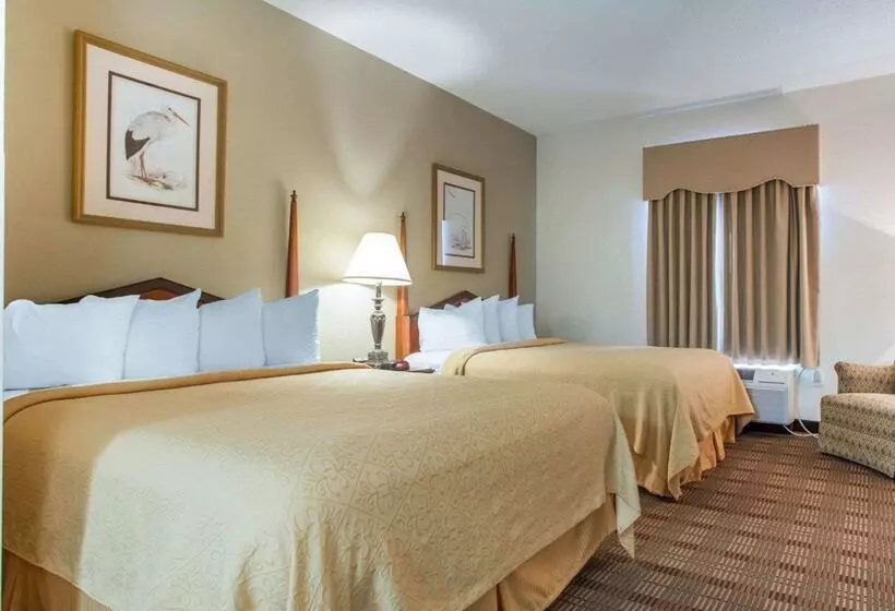 בית מלון כפרי Comfort Inn & Suites Patriots Point