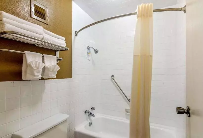 호텔 Quality Inn Shawnee I40