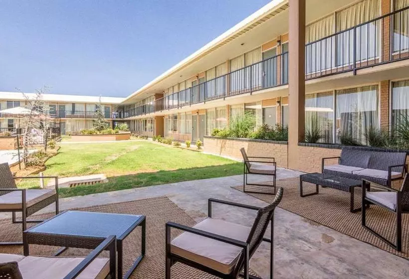 호텔 Quality Inn Shawnee I40