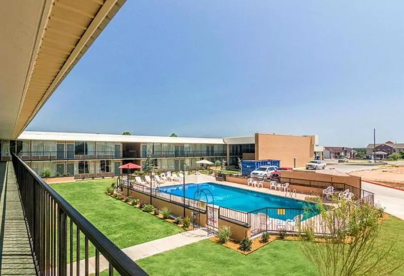 호텔 Quality Inn Shawnee I40