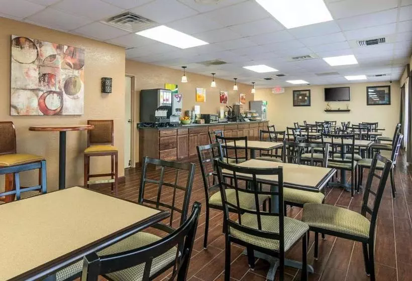 호텔 Quality Inn Shawnee I40