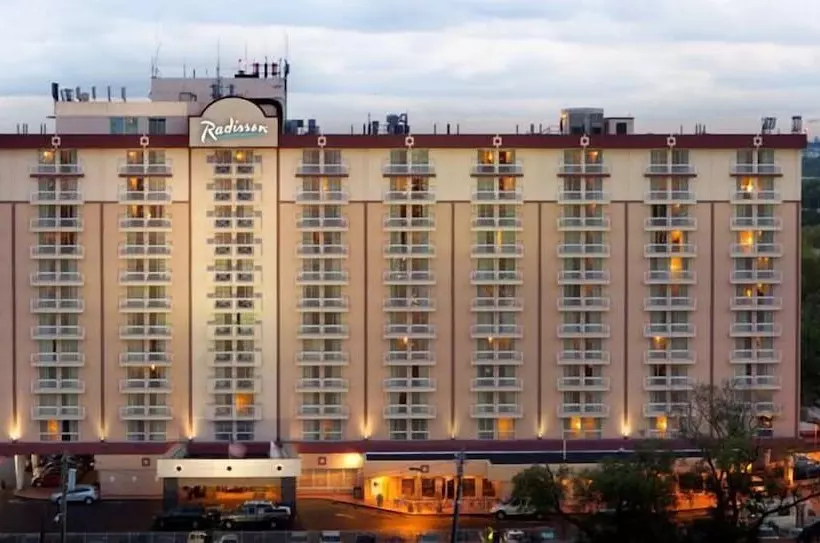 בית מלון כפרי Doubletree By Hilton New York Jfk Airport