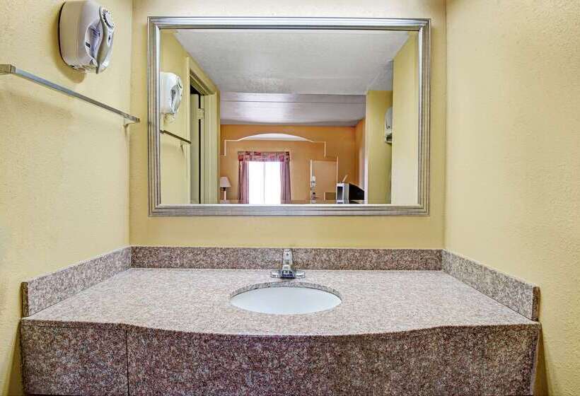 فندق Super 8 By Wyndham Nashville Near Downtown / I40