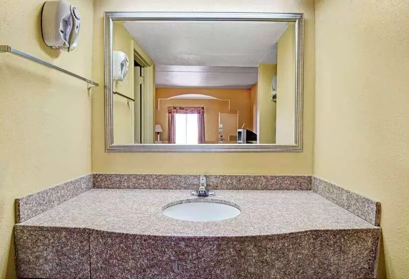 هتل Super 8 By Wyndham Nashville Near Downtown / I40