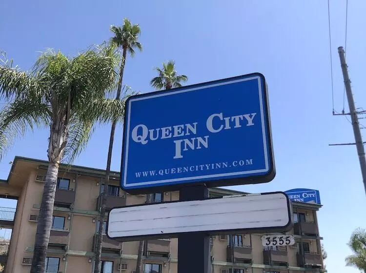 모텔 Queencity Inn