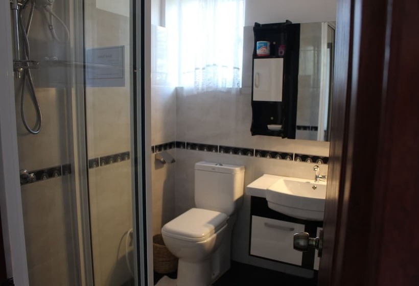 Bed and Breakfast Gerard Holiday Home