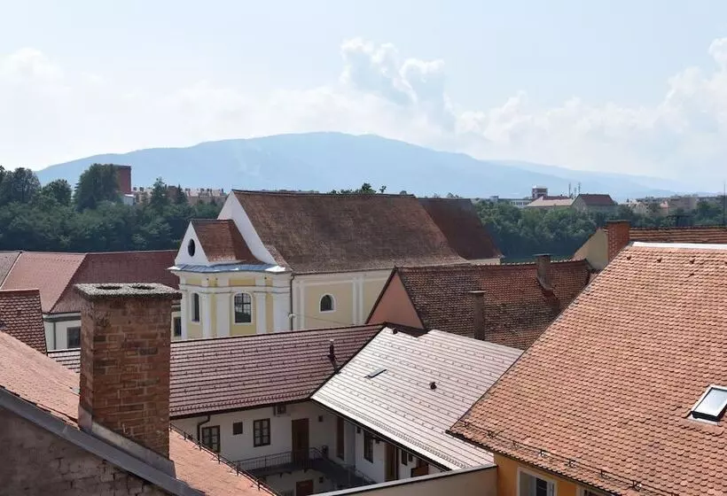 پانسیون City Wall House