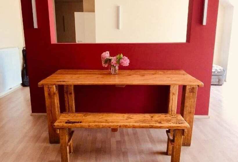 پانسیون City Wall House