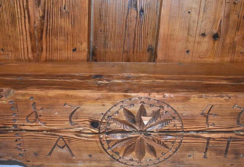 پانسیون City Wall House