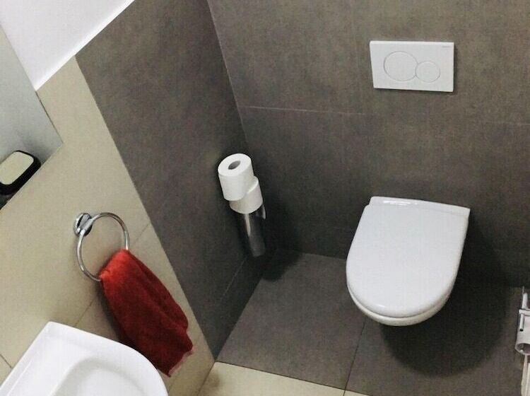 پانسیون City Wall House