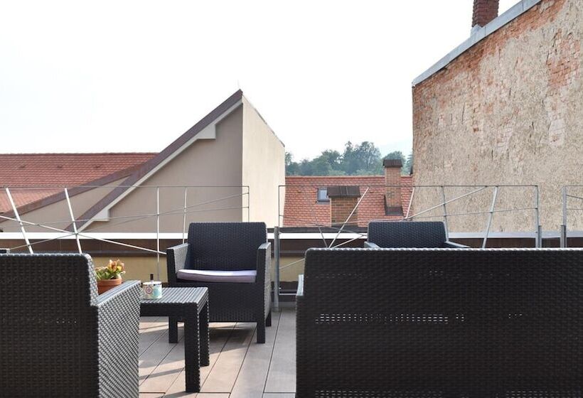 پانسیون City Wall House