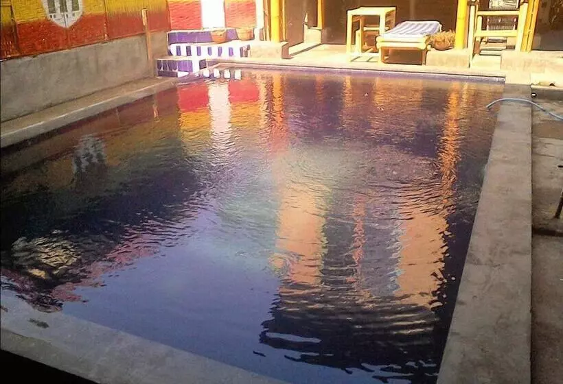 Hotelli Little Woodstock Homestay