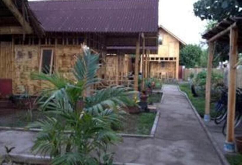 Отель Little Woodstock Homestay