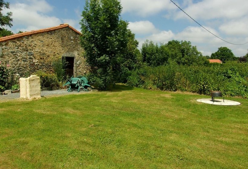 مبيت وإفطار Fortified French Retreat