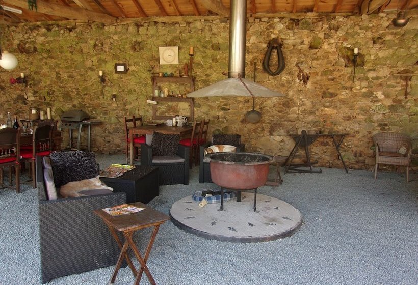 مبيت وإفطار Fortified French Retreat