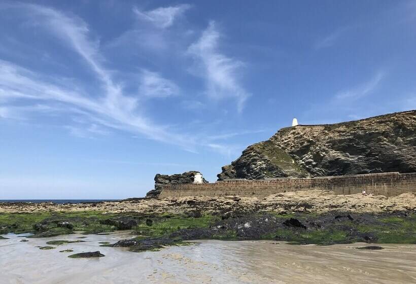 Cliff House Bed And Breakfast