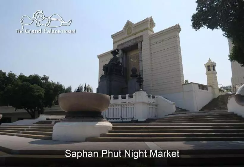 هتل The Grand Palace Hostel