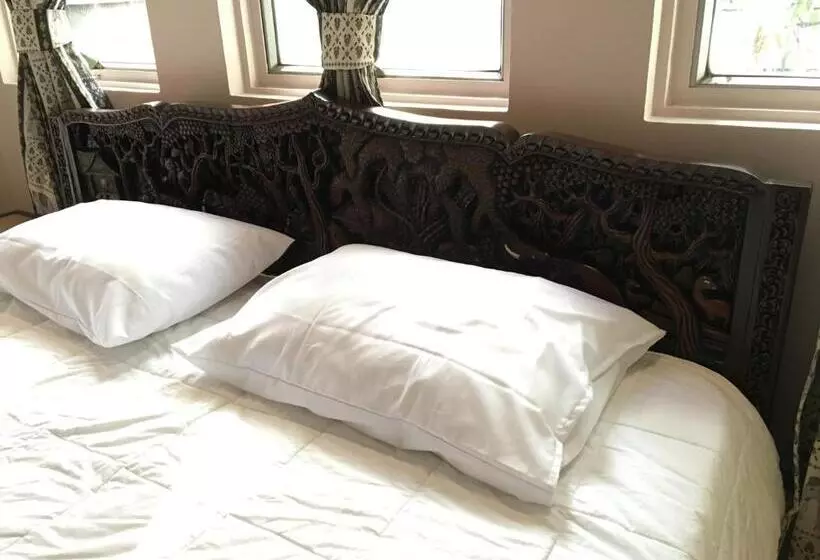 هتل The Grand Palace Hostel