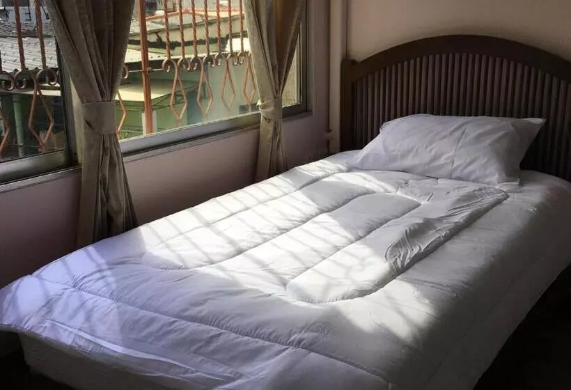 هتل The Grand Palace Hostel