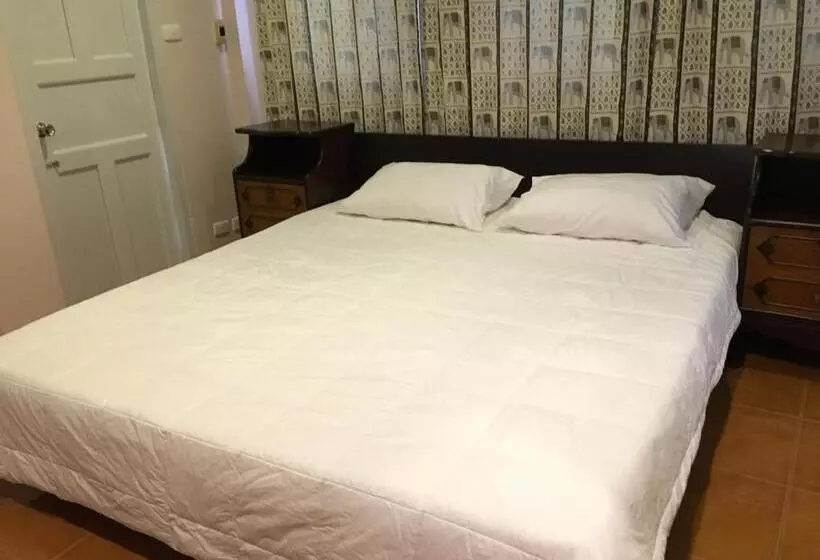 هتل The Grand Palace Hostel