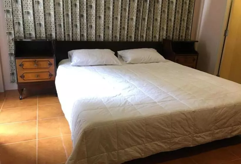 هتل The Grand Palace Hostel