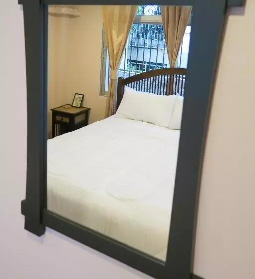 هتل The Grand Palace Hostel