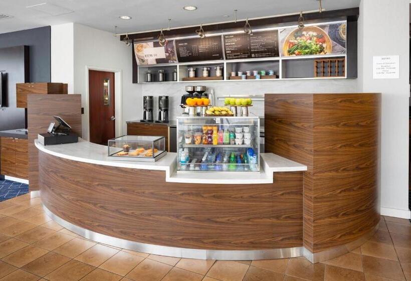 Отель Courtyard Shelton