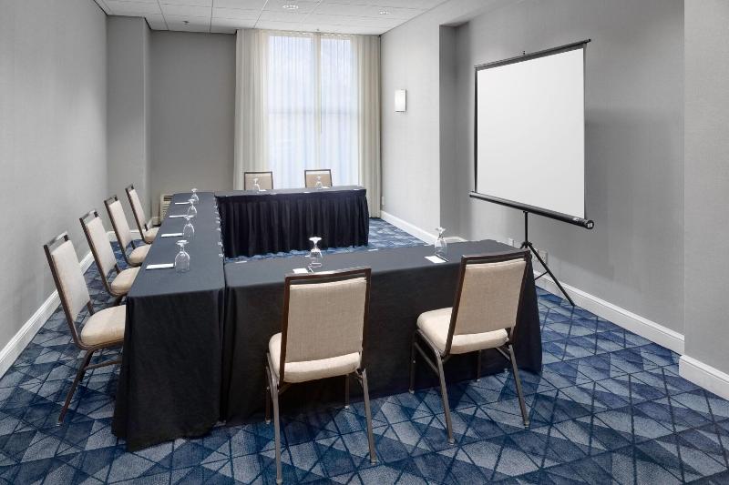 Отель Courtyard Shelton