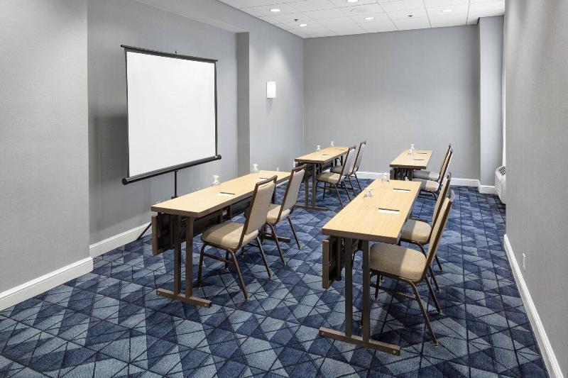 Отель Courtyard Shelton