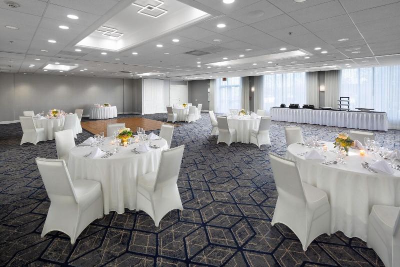 Отель Courtyard Shelton