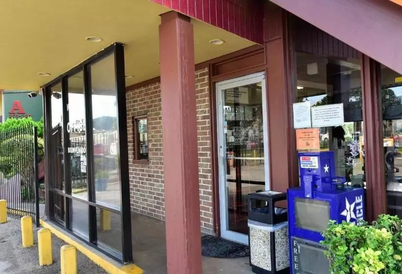 هتل Red Carpet Inn