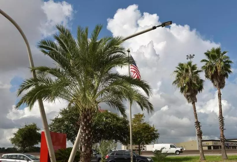 هتل Red Carpet Inn