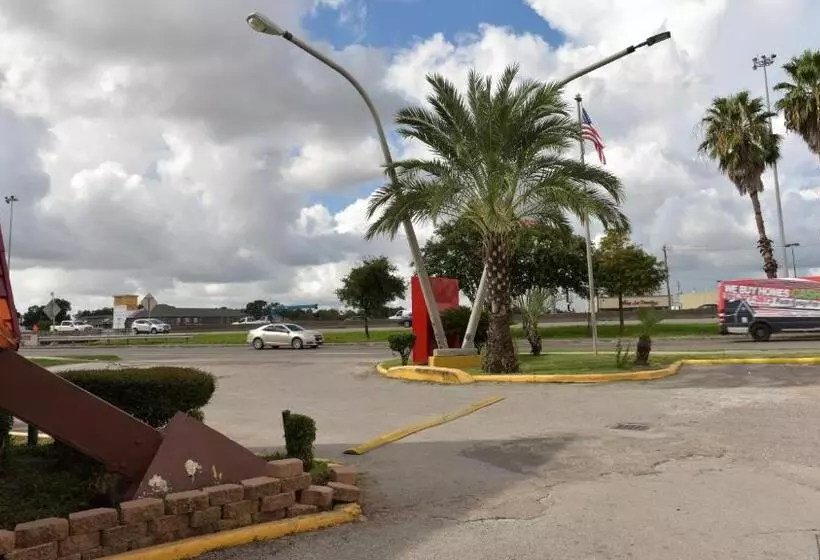 هتل Red Carpet Inn