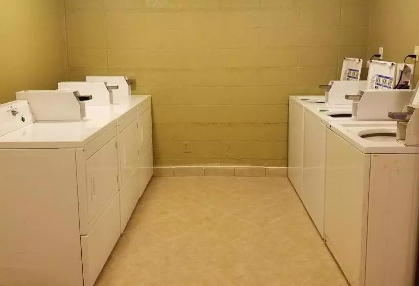 هتل Red Carpet Inn