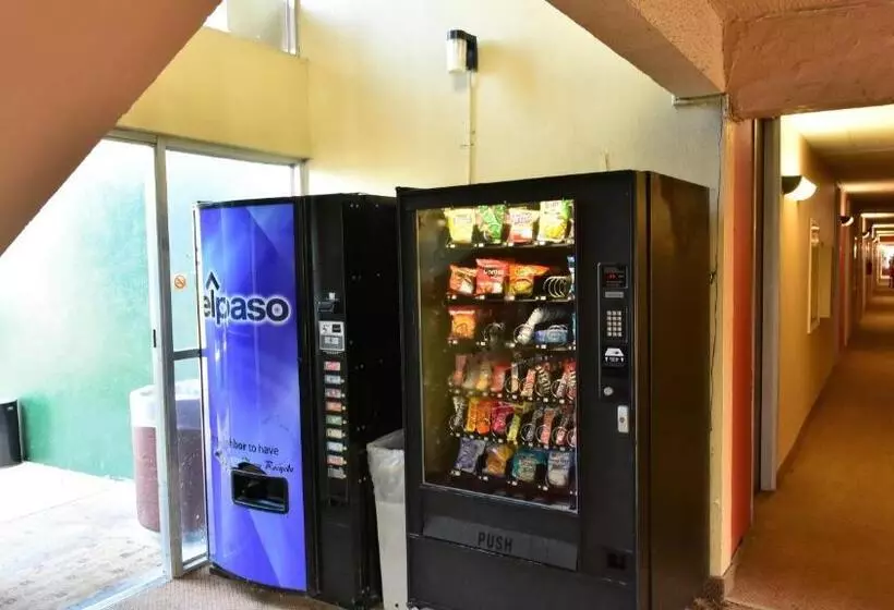 هتل Red Carpet Inn