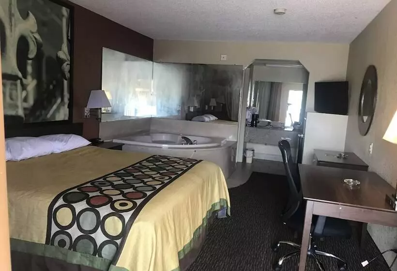 هتل Super 8 By Wyndham Monroe