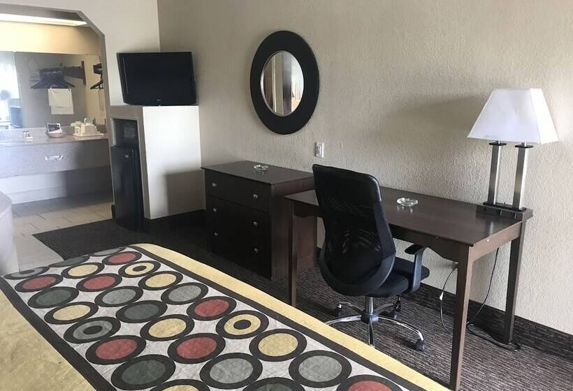 فندق Super 8 By Wyndham Monroe