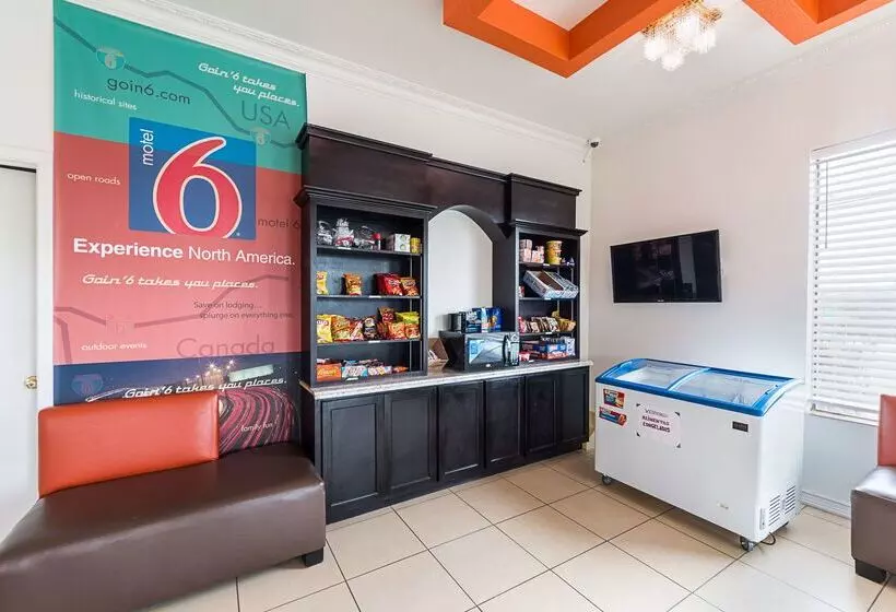 Motel 6san Antonio, Tx  Fiesta Trails
