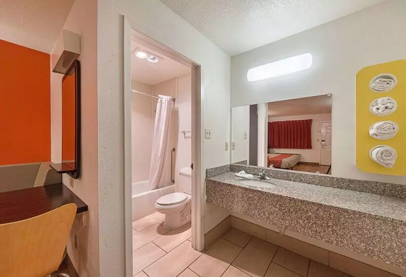 Motel 6san Antonio, Tx  Fiesta Trails