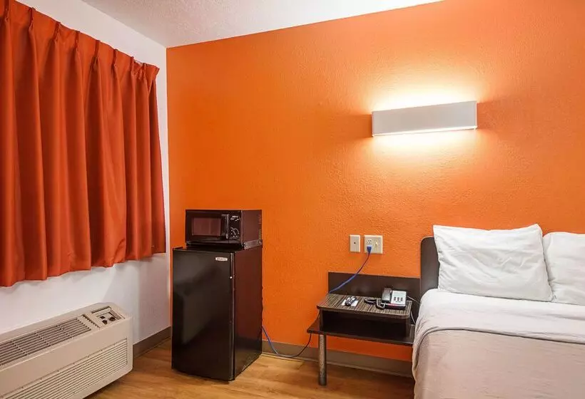 Motel 6san Antonio, Tx  Fiesta Trails