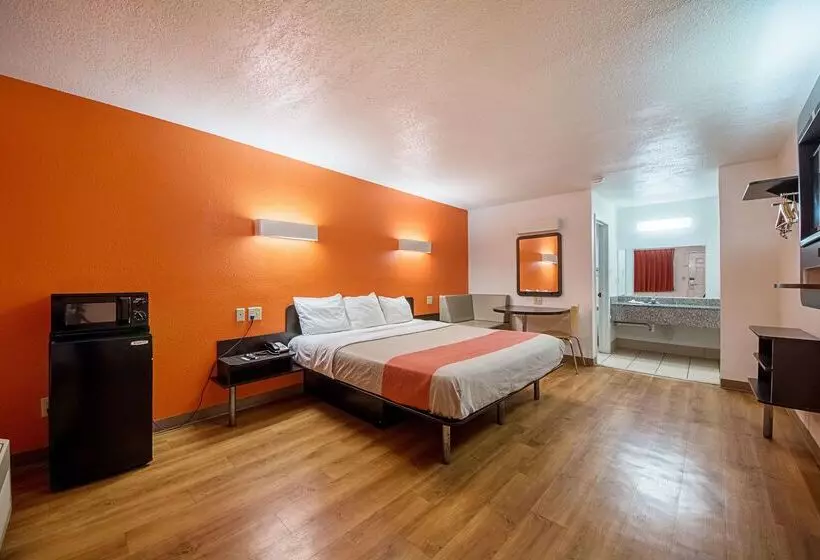 Motel 6san Antonio, Tx  Fiesta Trails