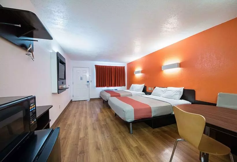 Motel 6san Antonio, Tx  Fiesta Trails