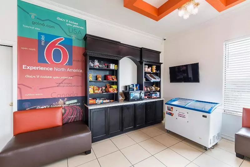 Motel 6san Antonio, Tx  Fiesta Trails