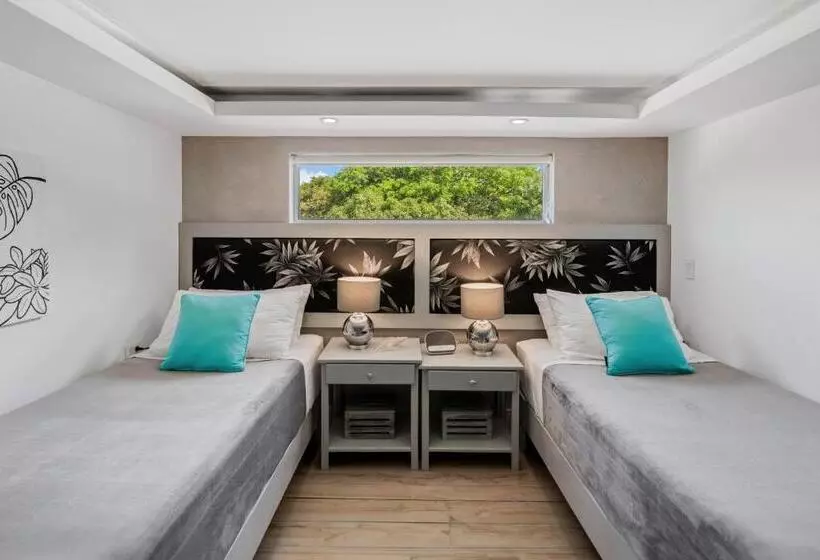 Hotelli Iguana Surf Camp