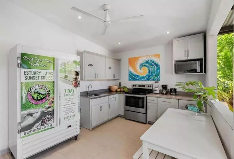 Hotelli Iguana Surf Camp