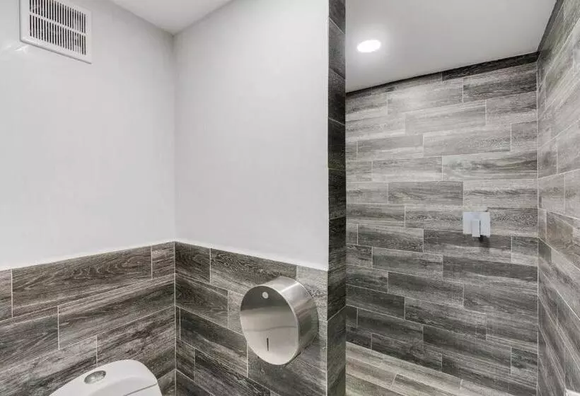 Hotelli Iguana Surf Camp